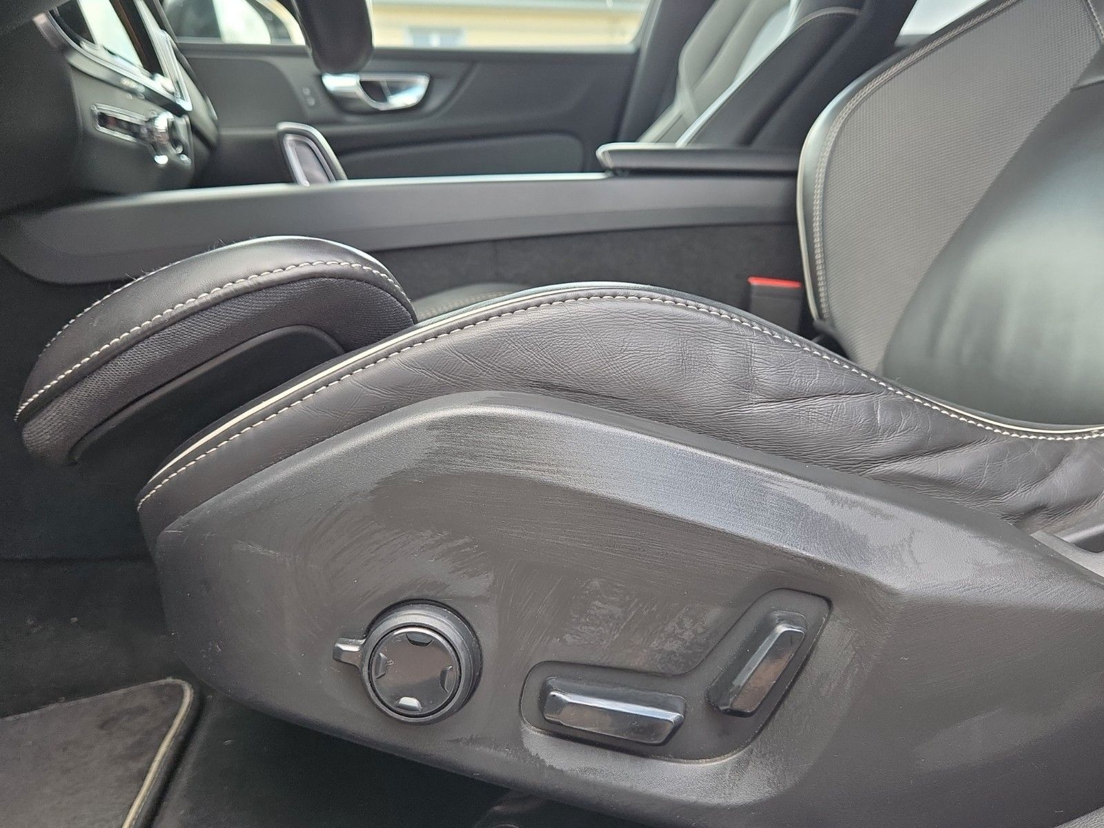 Volvo V60 Kombi R Design Leder Navi RFK SHZ V&H ACC foto 24