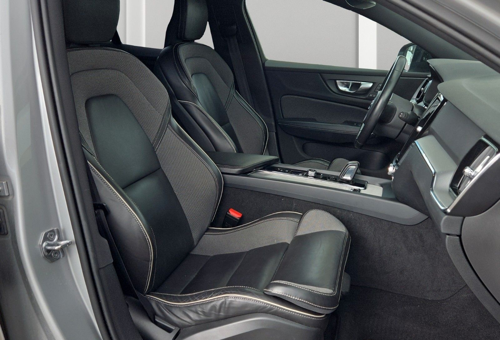 Volvo V60 Kombi R Design Leder Navi RFK SHZ V&H ACC foto 10