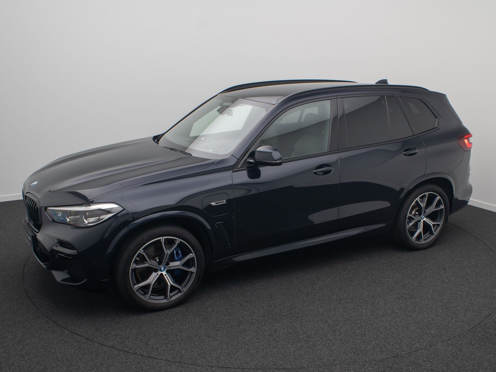 BMW X5 xD45e M Sport HUD Kamera AHK Alarm DAB 21Zoll foto 12