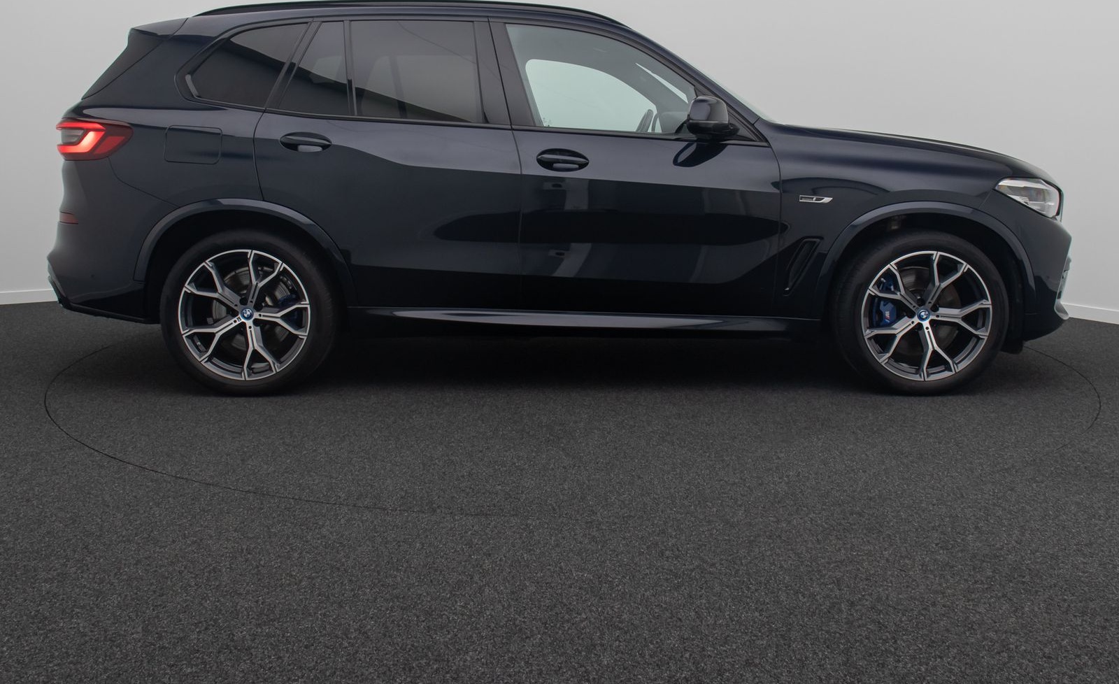 BMW X5 xD45e M Sport HUD Kamera AHK Alarm DAB 21Zoll foto 5