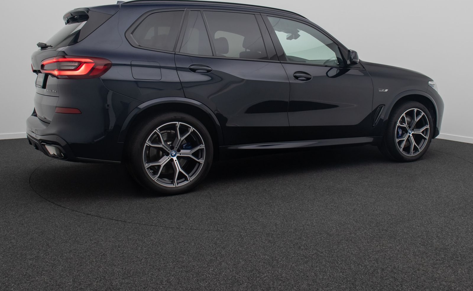 BMW X5 xD45e M Sport HUD Kamera AHK Alarm DAB 21Zoll foto 6