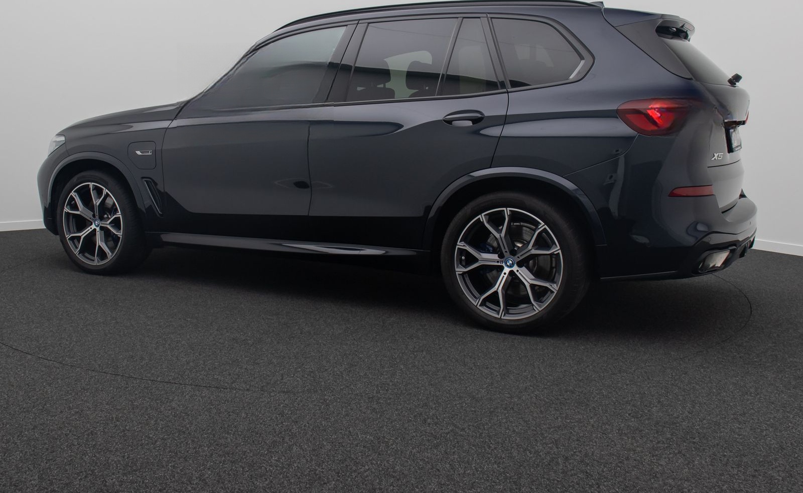 BMW X5 xD45e M Sport HUD Kamera AHK Alarm DAB 21Zoll foto 10