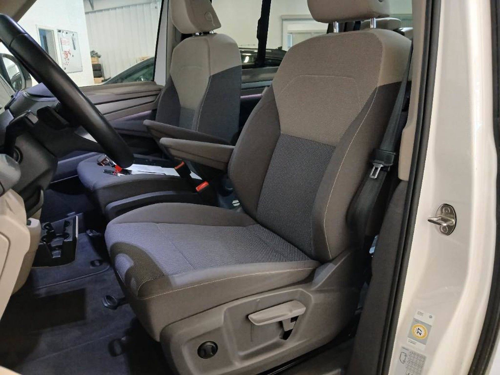 Volkswagen T7 Multivan Edition lang STNDHZNG/RFK/PANO/AHK foto 5