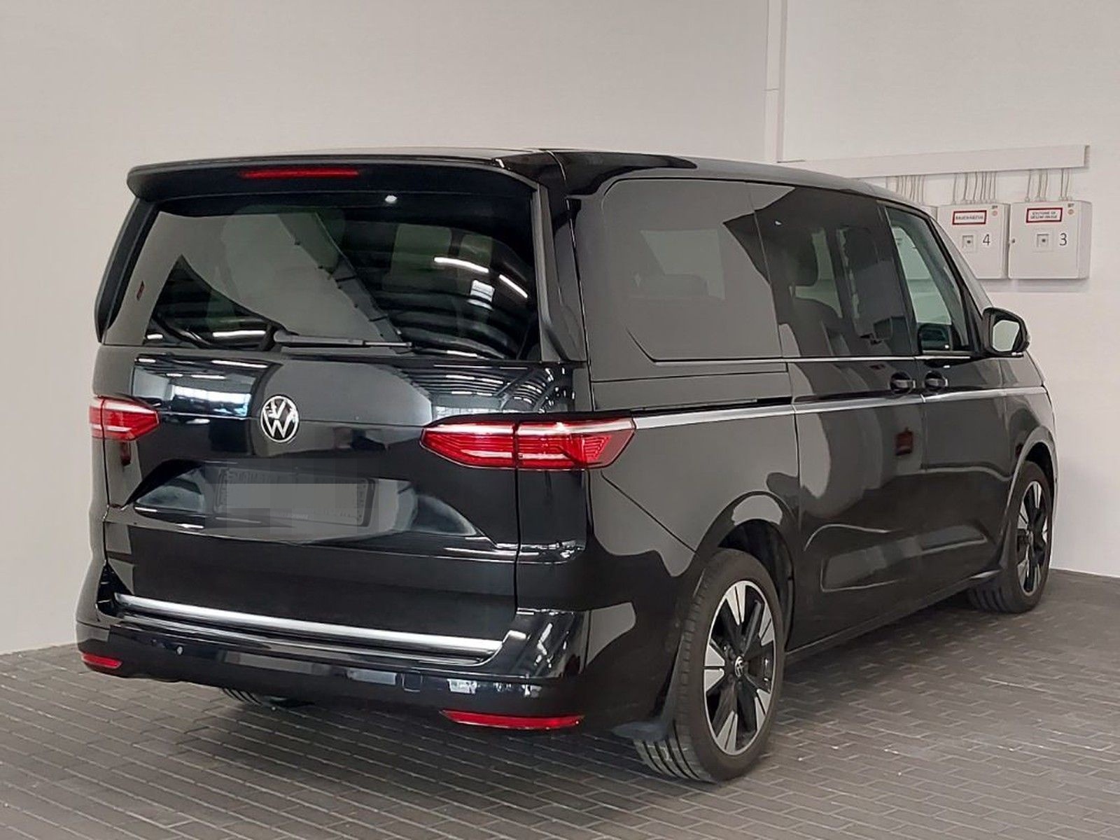 Volkswagen T7 Multivan Style lang AHK/PANO/LEDER/AD.FAHRWRK foto 2