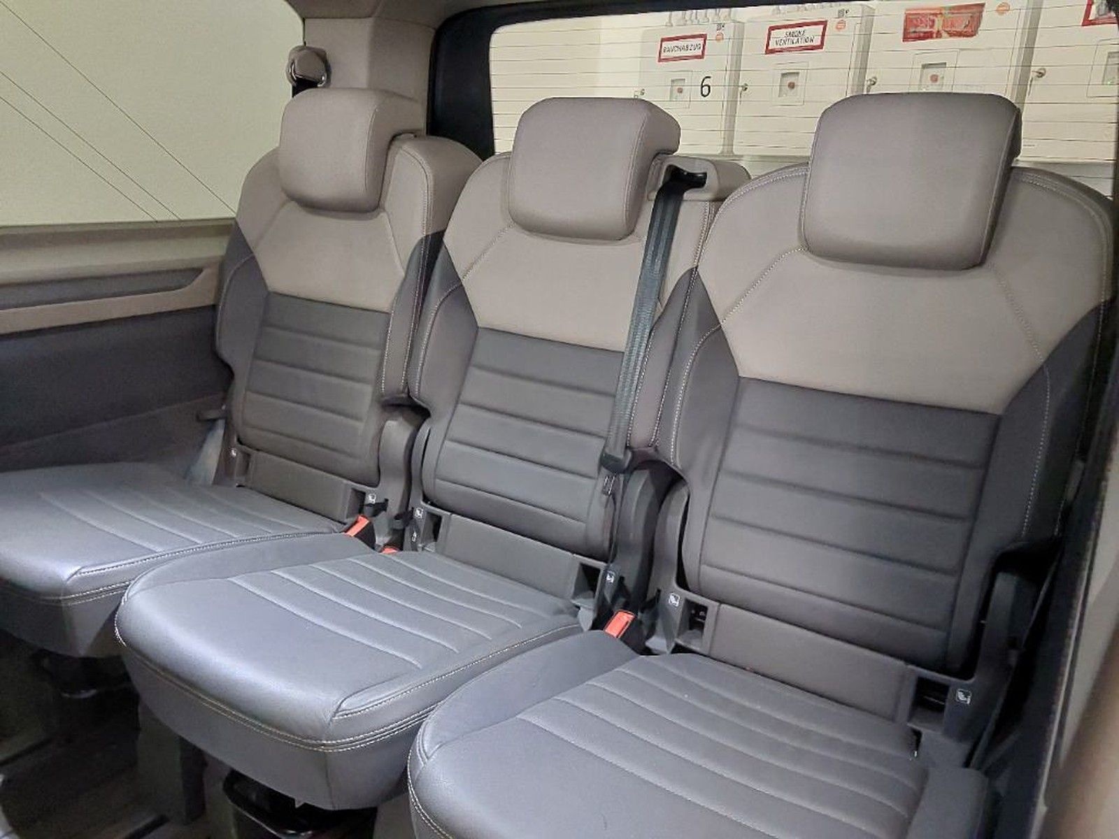 Volkswagen T7 Multivan Style lang AHK/PANO/LEDER/AD.FAHRWRK foto 12