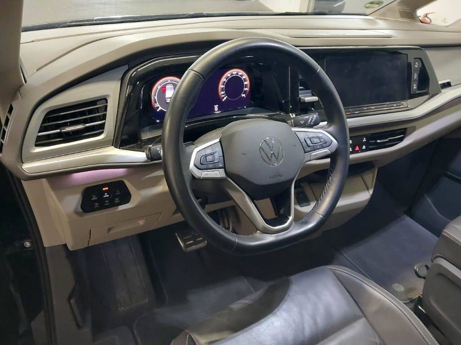 Volkswagen T7 Multivan Style lang AHK/PANO/LEDER/AD.FAHRWRK foto 5