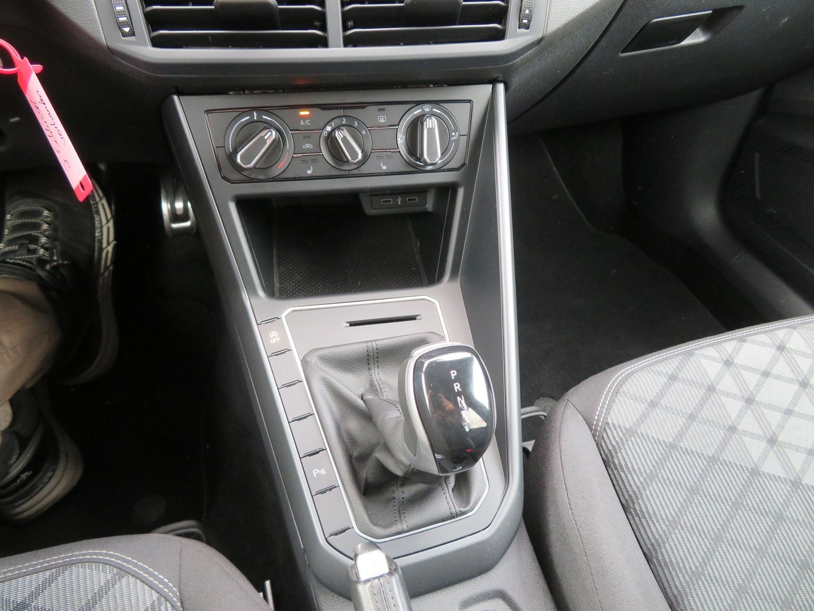 Volkswagen Taigo 1.5 TSI R-Line DSG Navi IQ.Light Lane 17'' foto 15