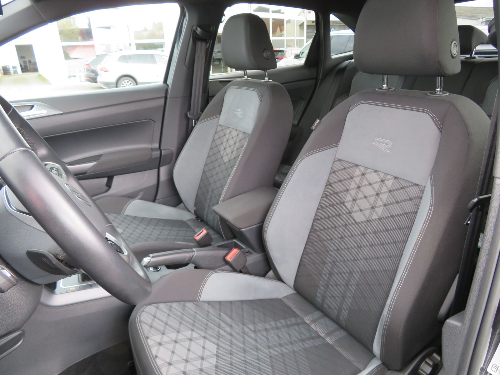 Volkswagen Taigo 1.5 TSI R-Line DSG Navi IQ.Light Lane 17'' foto 8