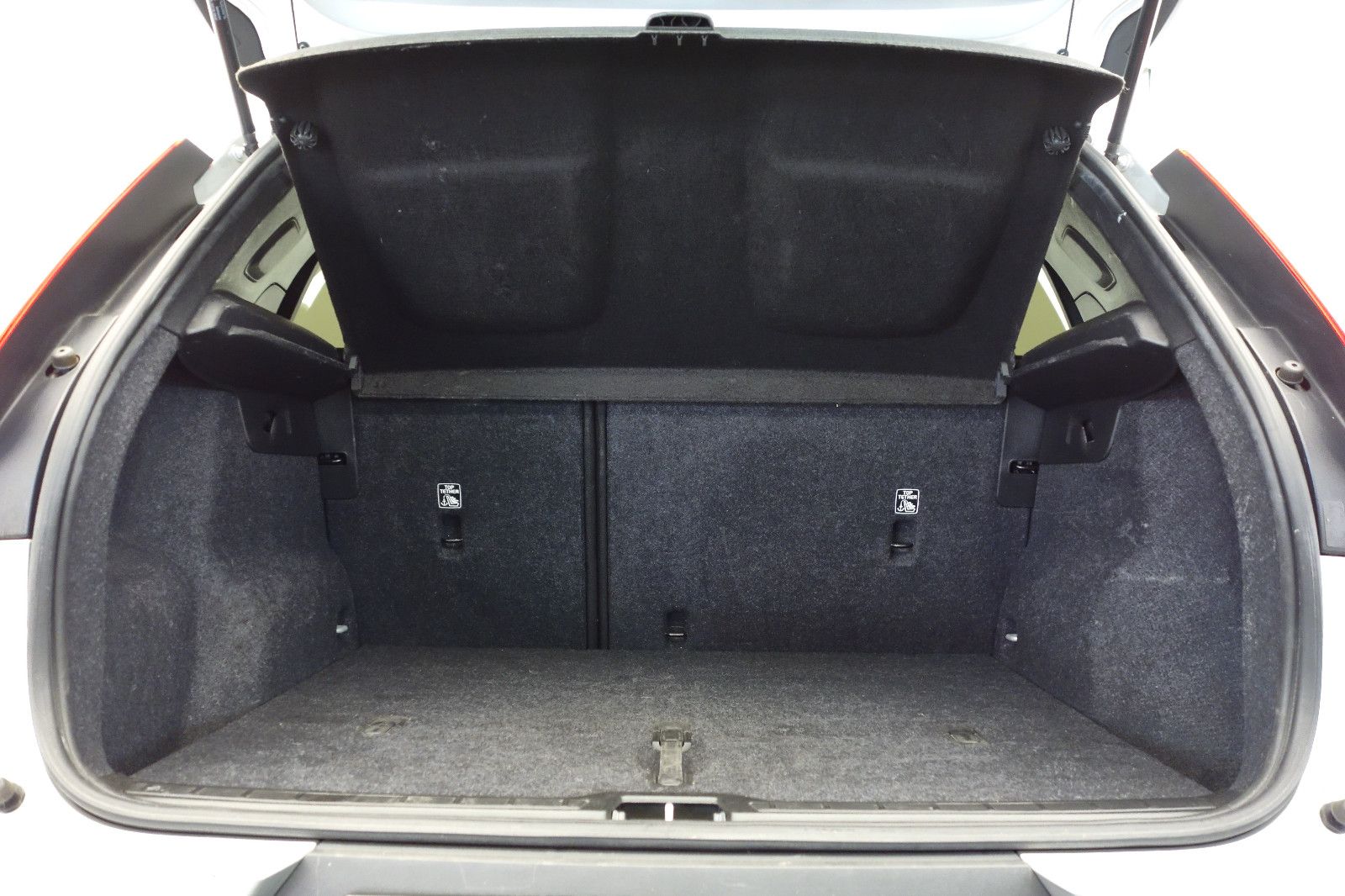 Volvo XC40 D4 Geartronic AWD RFKMRA+KEYLESS+TEMPOMAT foto 11