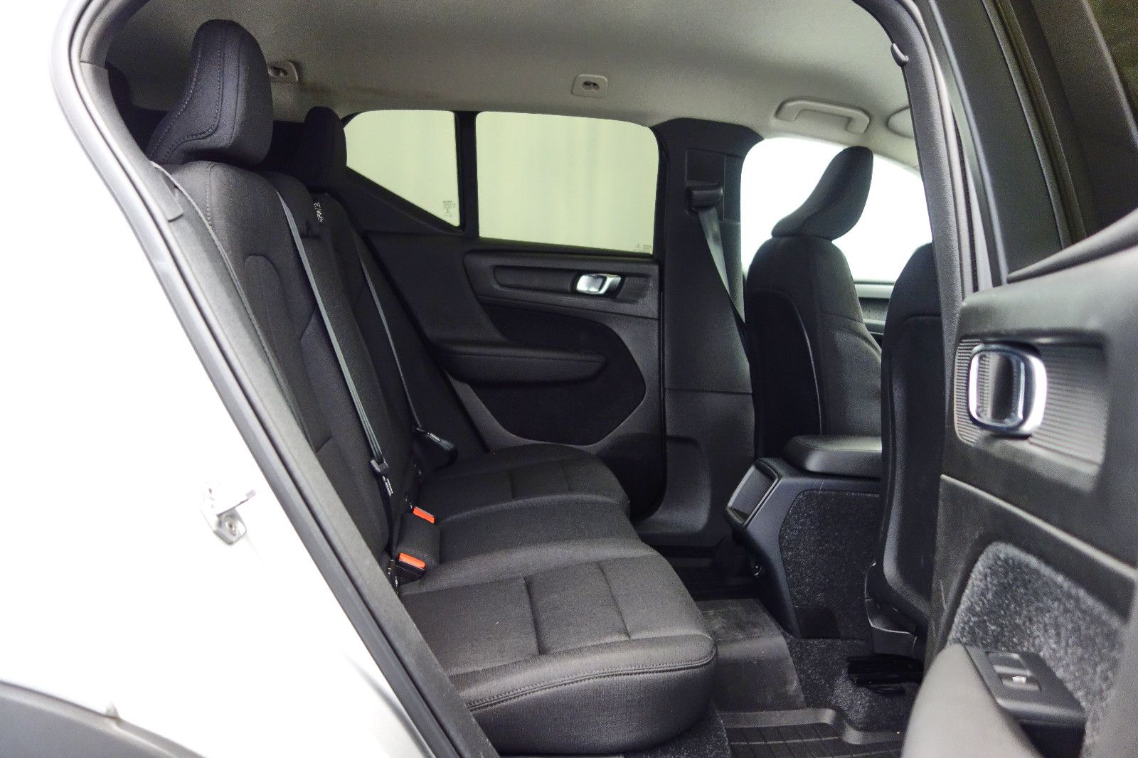 Volvo XC40 D4 Geartronic AWD RFKMRA+KEYLESS+TEMPOMAT foto 13