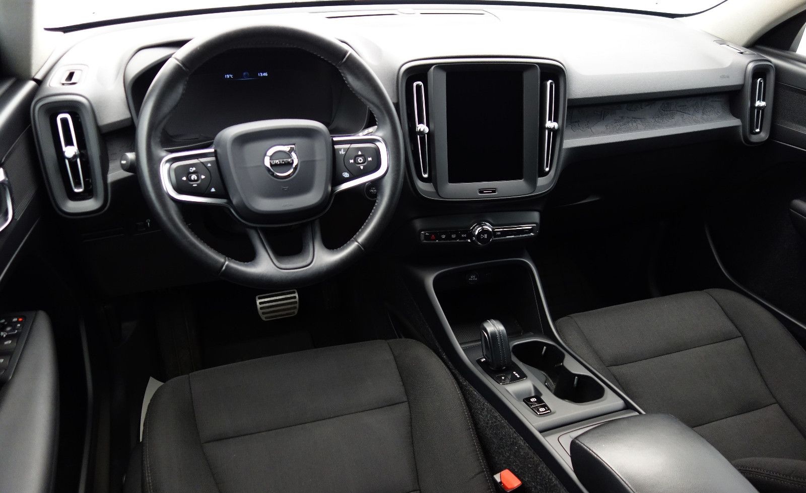 Volvo XC40 D4 Geartronic AWD RFKMRA+KEYLESS+TEMPOMAT foto 15