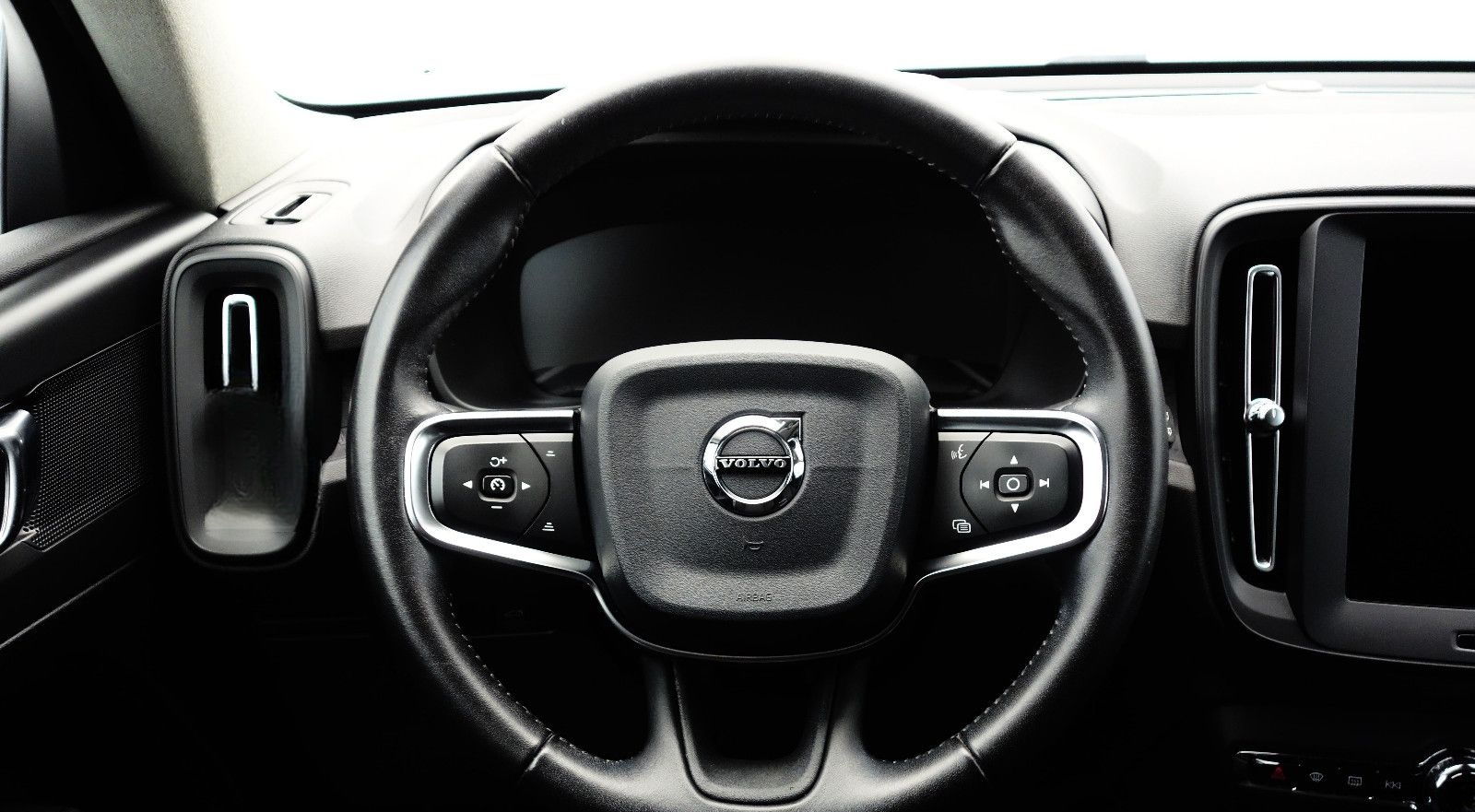 Volvo XC40 D4 Geartronic AWD RFKMRA+KEYLESS+TEMPOMAT foto 20