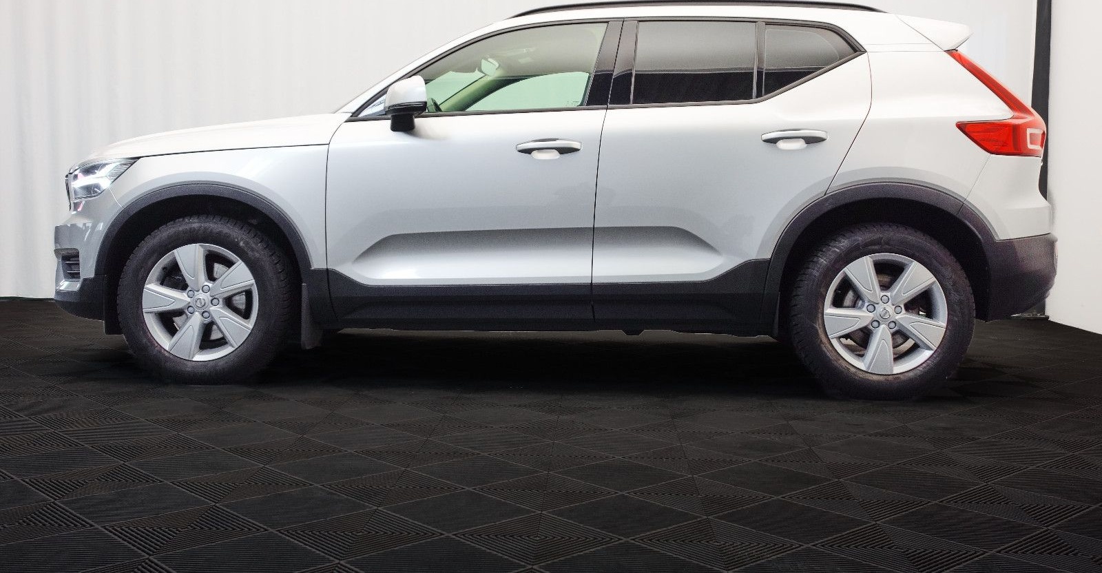 Volvo XC40 D4 Geartronic AWD RFKMRA+KEYLESS+TEMPOMAT foto 4