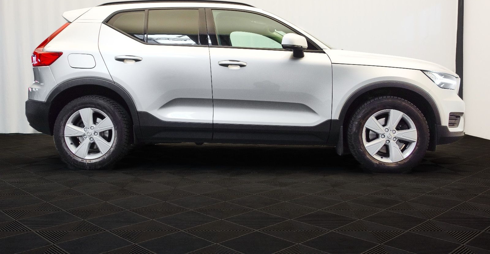 Volvo XC40 D4 Geartronic AWD RFKMRA+KEYLESS+TEMPOMAT foto 5