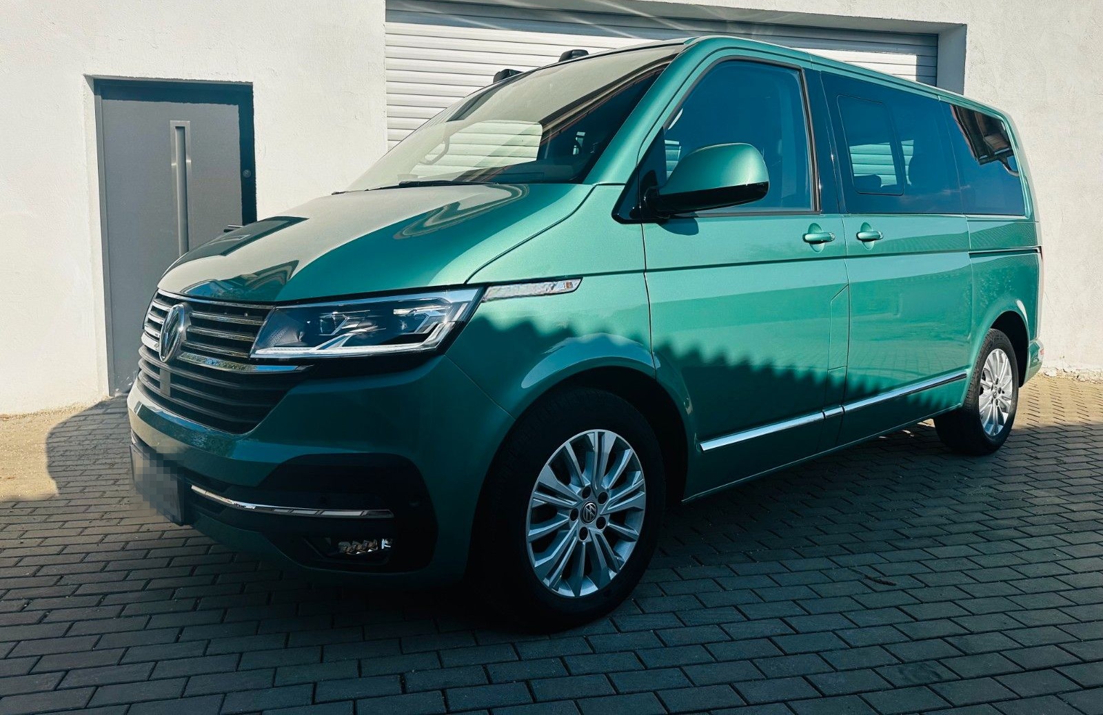 Volkswagen T6 Multivan Highline 2.0 TDI DSG NAV LED AHK SHZ foto 2