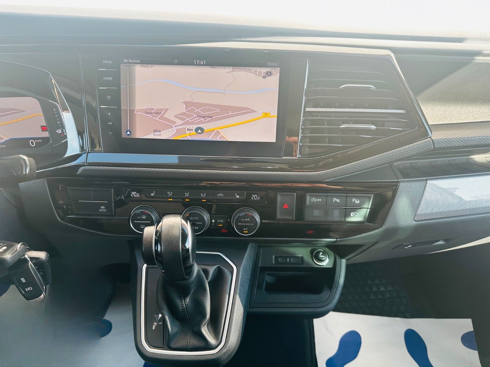 Volkswagen T6 Multivan Highline 2.0 TDI DSG NAV LED AHK SHZ foto 12