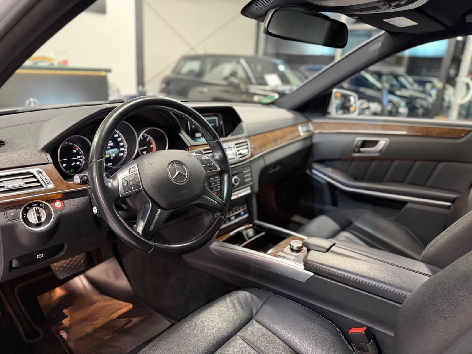 Mercedes-Benz E 220 E Limousine E 220 BlueTec/LED/AHK/Leder/BT foto 13