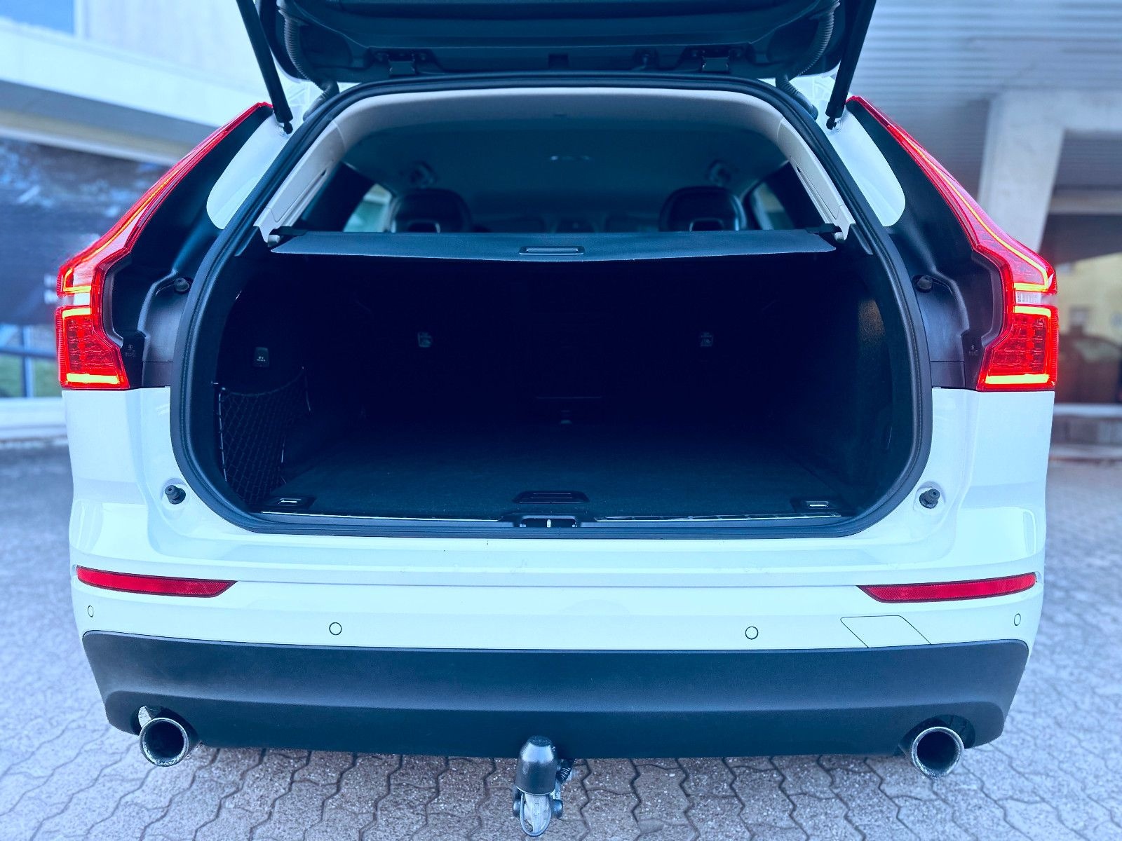 Volvo XC60 AWD 2,0 Ltr. Aut. Navi LED Leder Kamera AHK foto 23