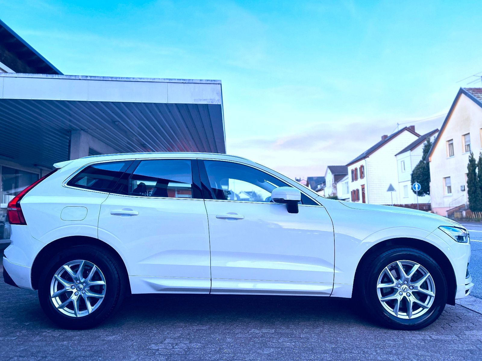 Volvo XC60 AWD 2,0 Ltr. Aut. Navi LED Leder Kamera AHK foto 4