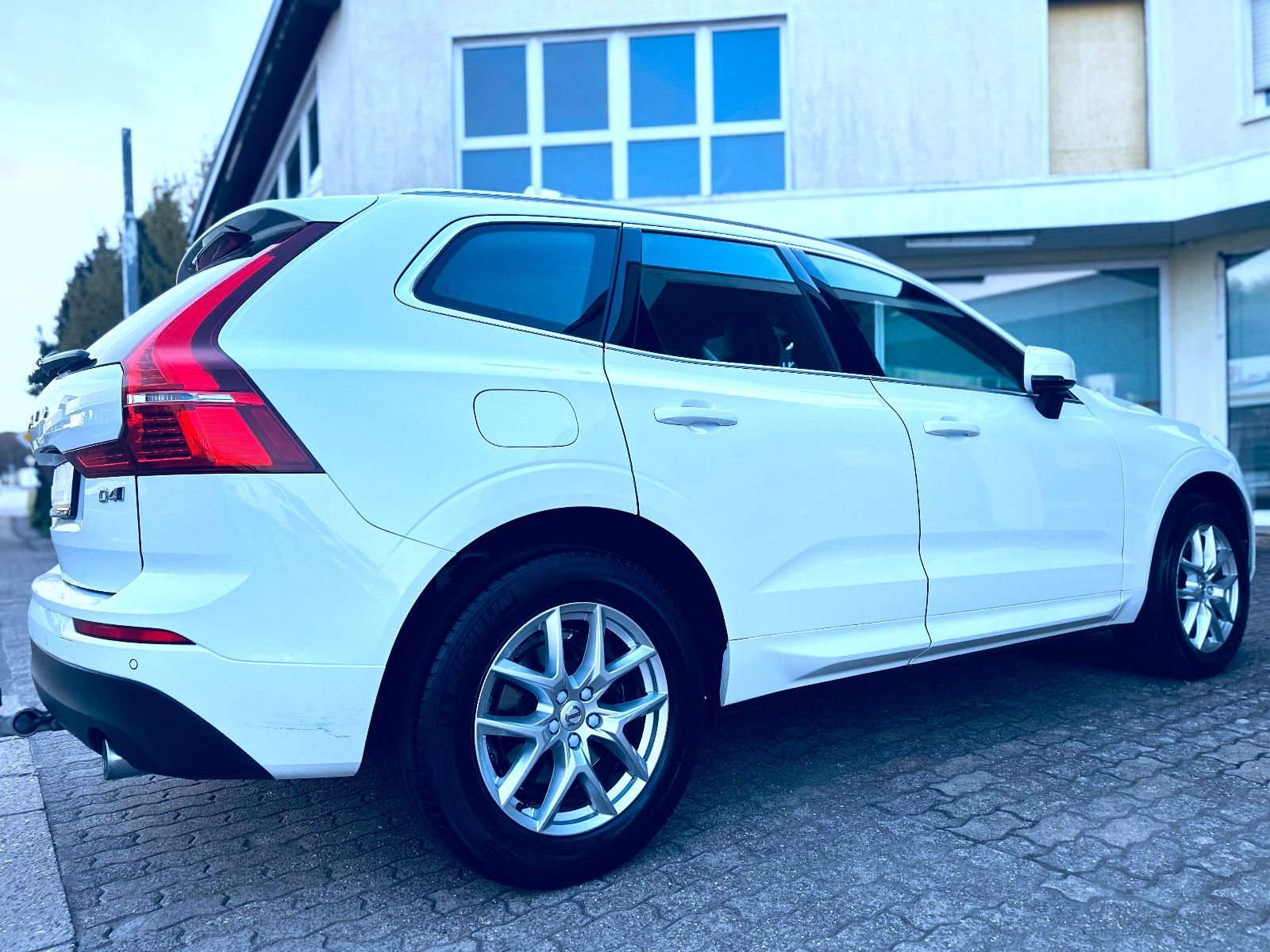 Volvo XC60 AWD 2,0 Ltr. Aut. Navi LED Leder Kamera AHK foto 8