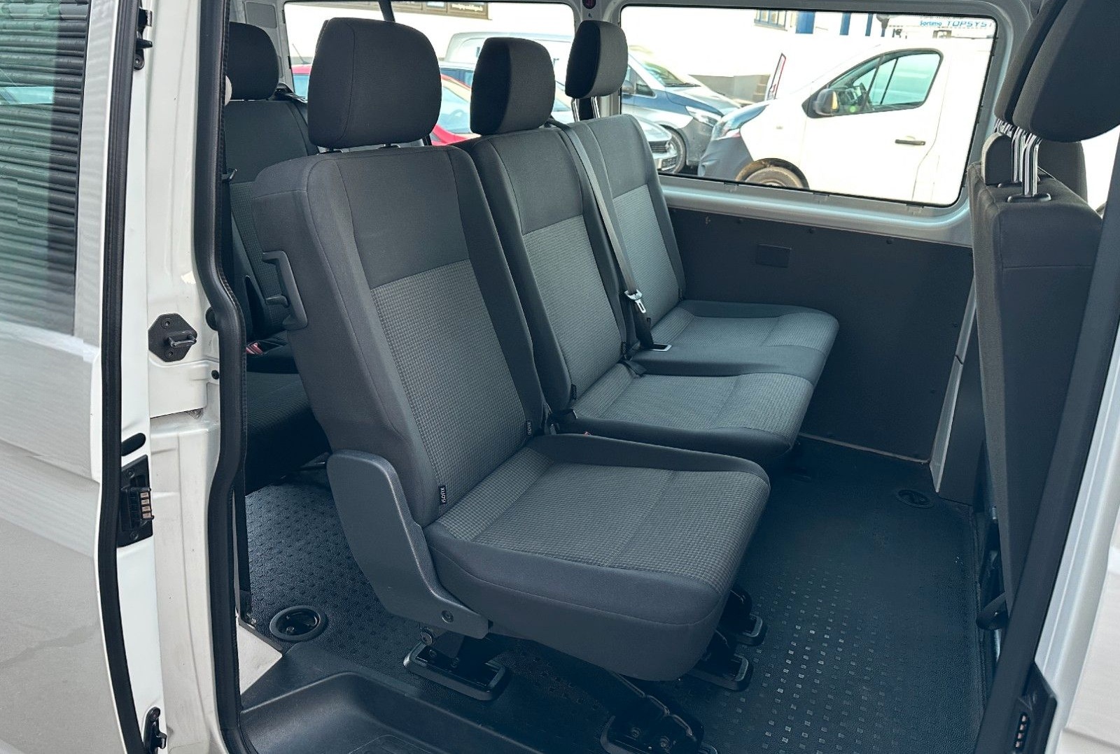 Volkswagen T6.1 Transporter*LANG*9-SITZE*2xKLIMA*PDC*AHK* foto 14