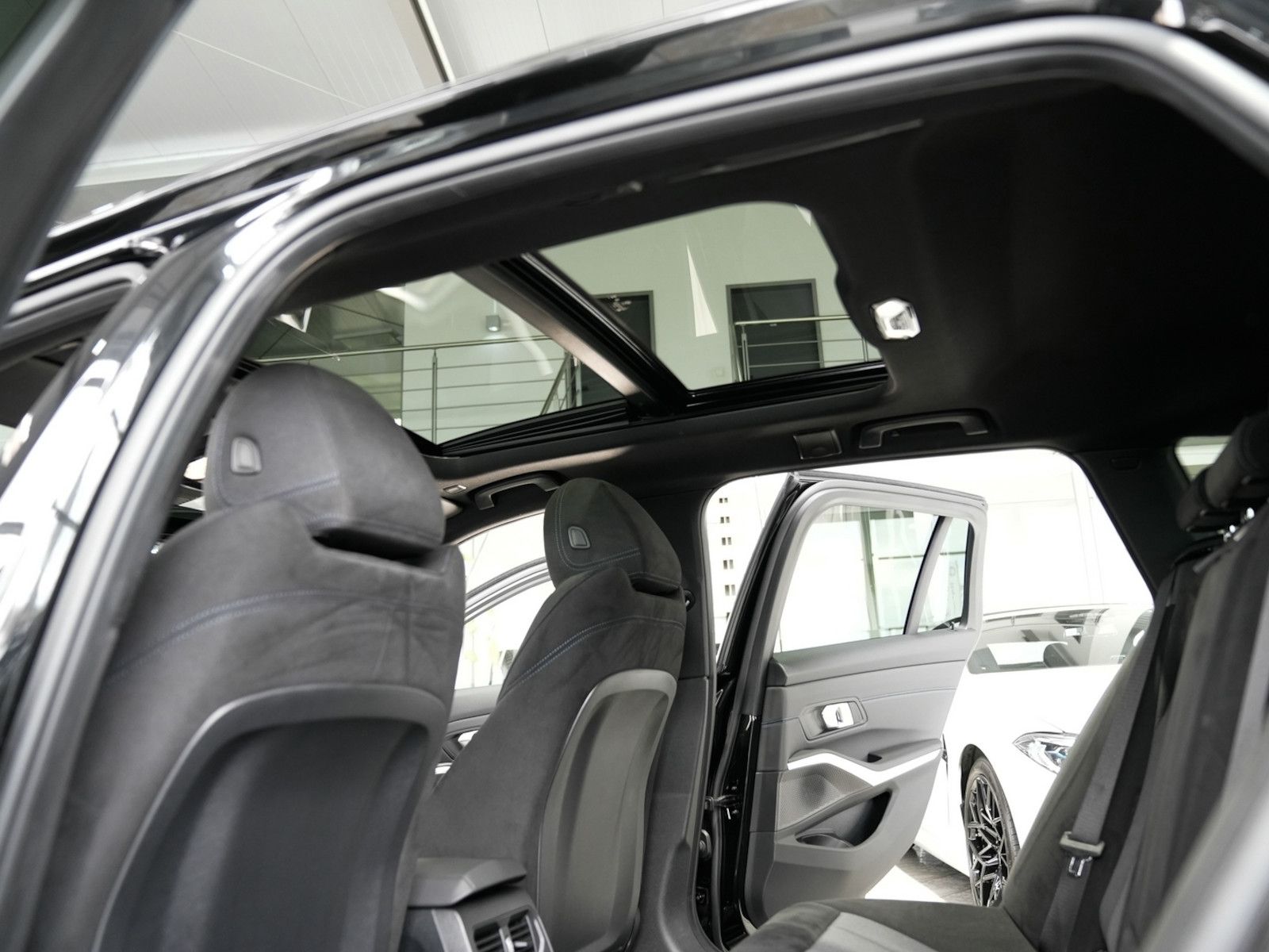 BMW 320d xDrive Touring M Sport Panorama 19LM foto 15