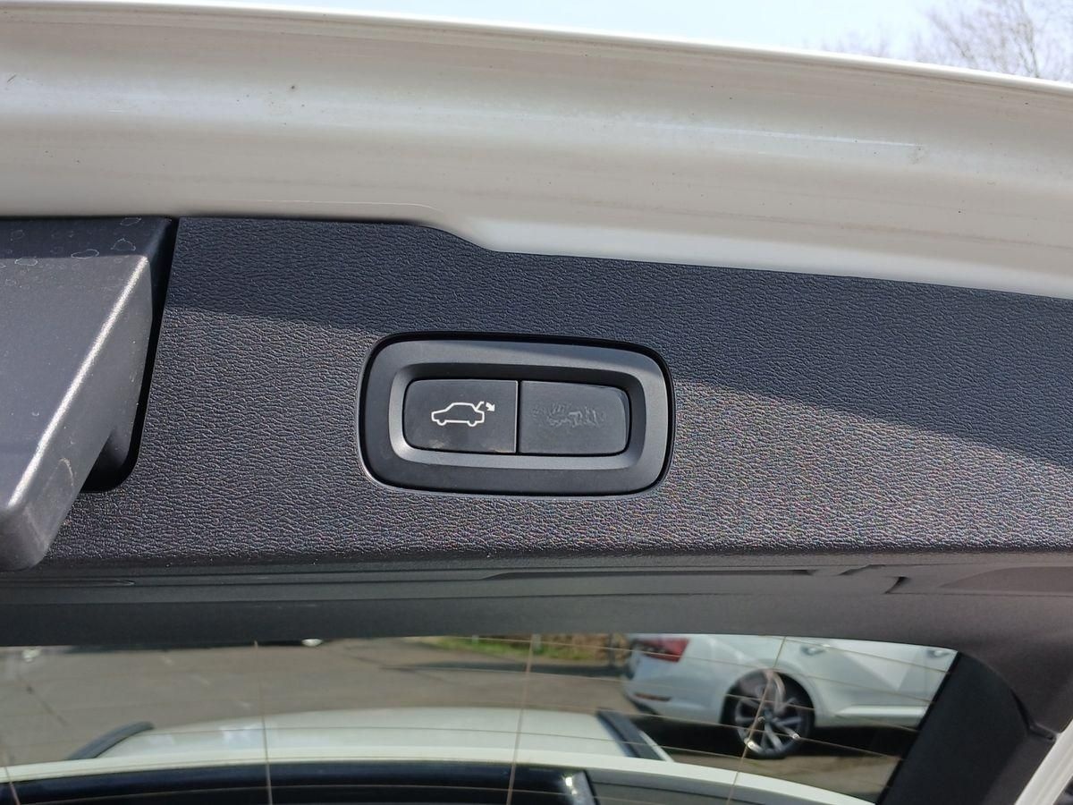 Volvo V60 Kombi Momentum Pro Mild-Hybrid Geartronic foto 17