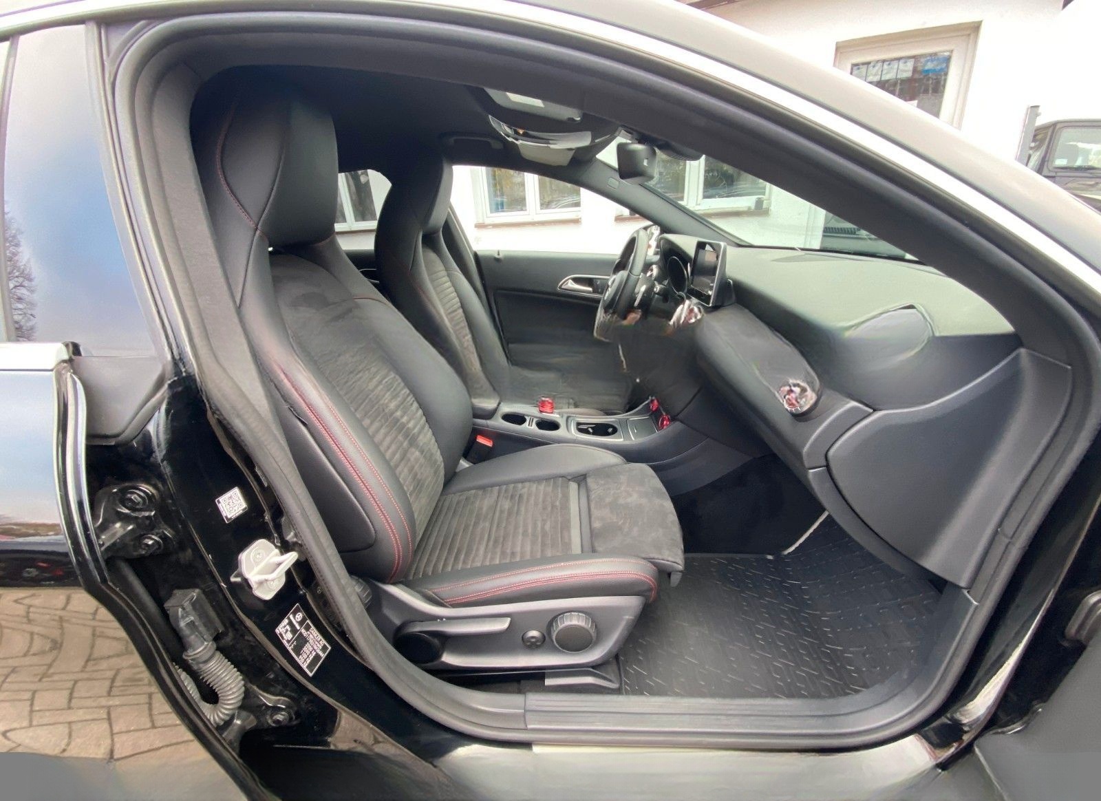 Mercedes-Benz CLA 220 d 7G-DCT SHOOTING BRAKE AMG-LINE foto 15