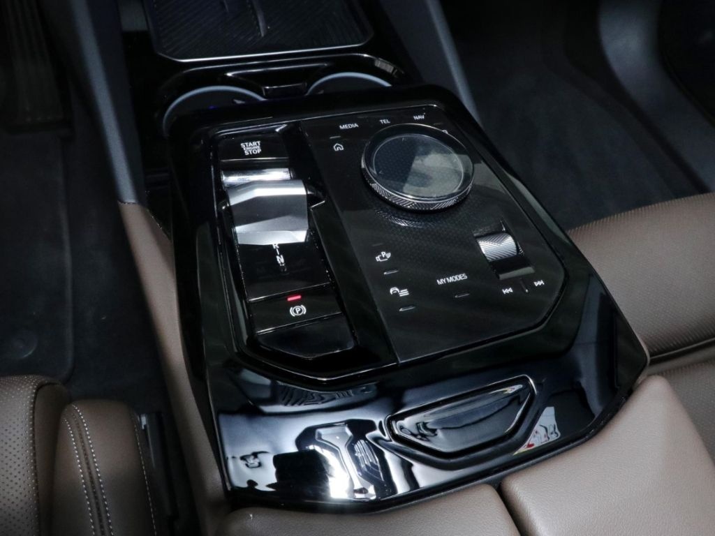 BMW 520 d xDrive Lim. AHK Memory 4xSHZ ACC StandHZG foto 11