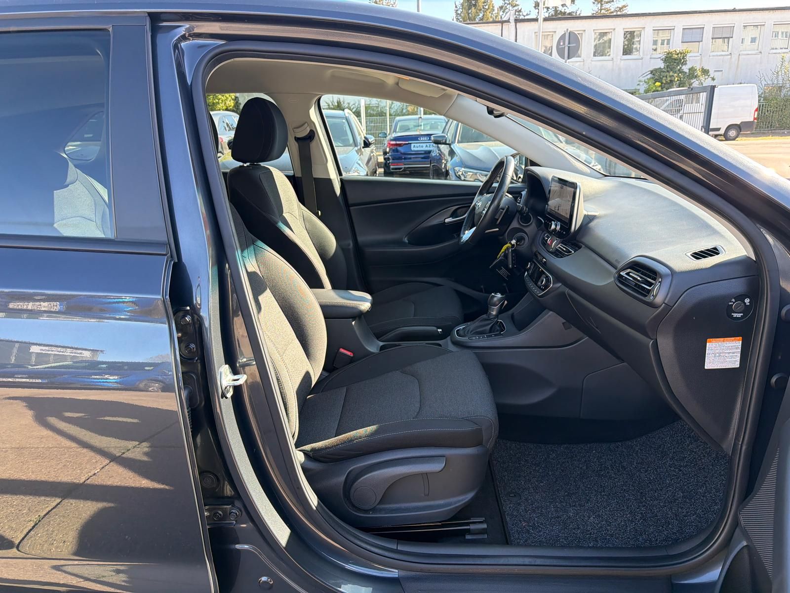 Hyundai i30 SITZHEITZUNG/PDC/CARPLAY/NAVI/CAM/LHZ foto 13