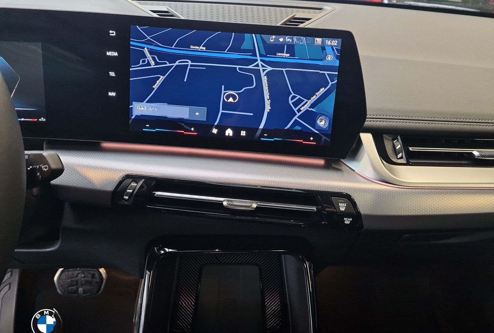 BMW X1 sDrive18i M-Sport Pro DAB LED Pano RFK Shz. u foto 16