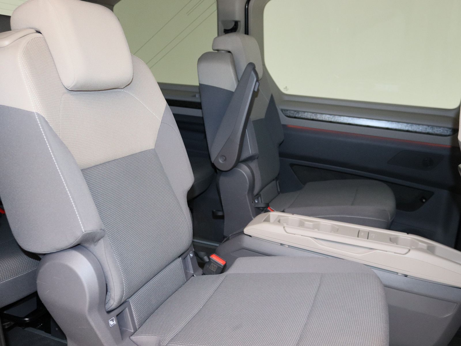 Volkswagen T7 Multivan 1.4 TSI eHybrid Energetic AHK PANO foto 13