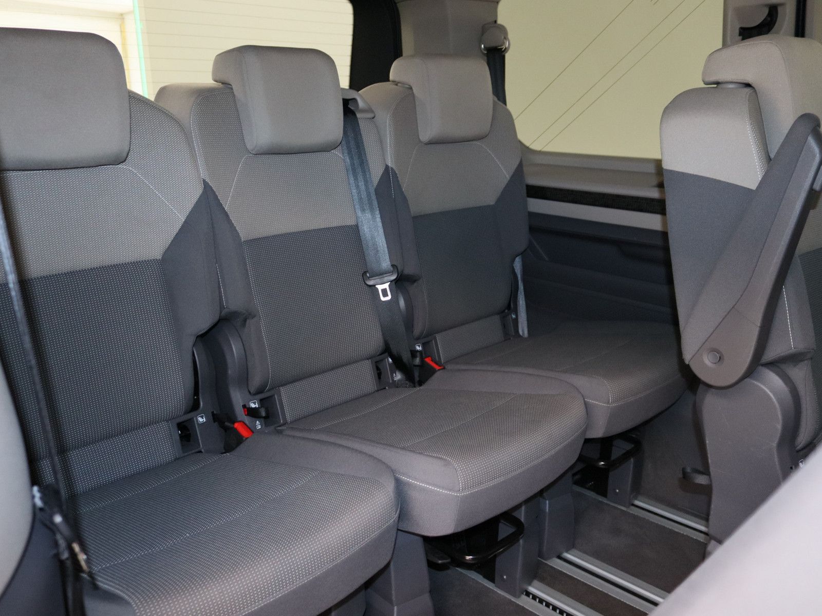 Volkswagen T7 Multivan 1.4 TSI eHybrid Energetic AHK PANO foto 14