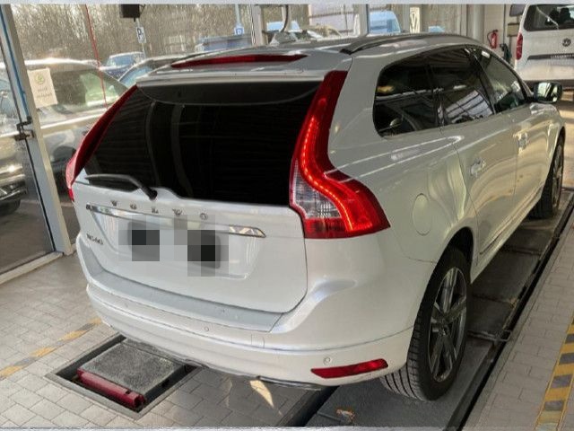 Volvo XC60 D4 2WD Summum Geartronic Navi Xenon DigCock foto 2