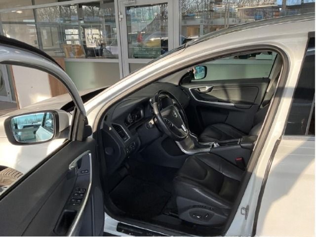 Volvo XC60 D4 2WD Summum Geartronic Navi Xenon DigCock foto 3