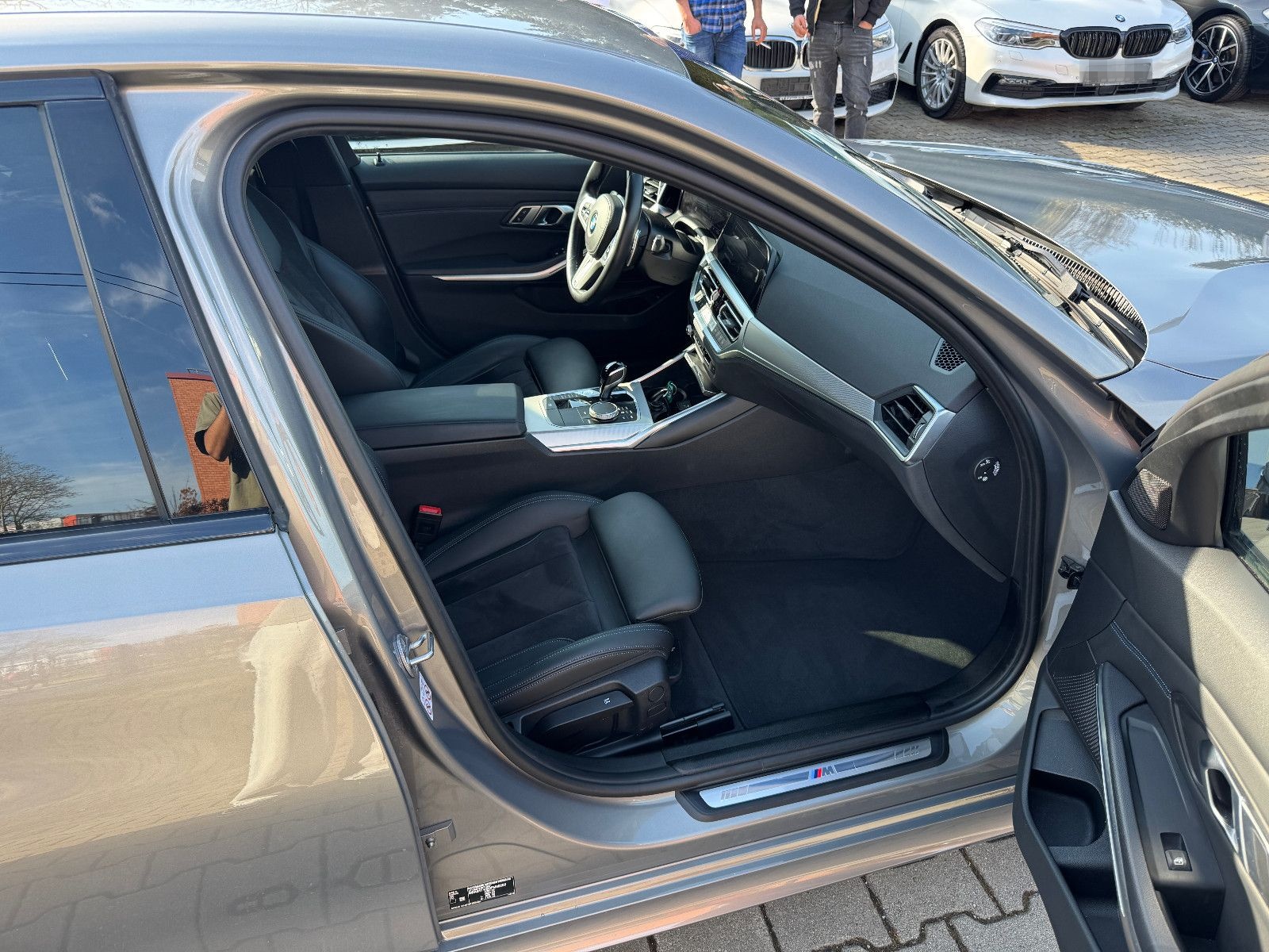 BMW 330 i M Sport*Kamera*Lenkradheizung*HIFI*AHK foto 13