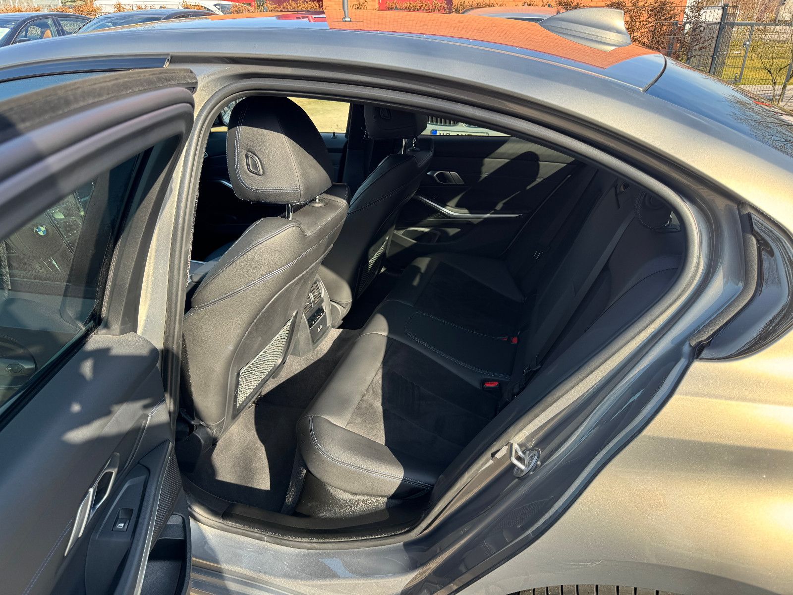 BMW 330 i M Sport*Kamera*Lenkradheizung*HIFI*AHK foto 17