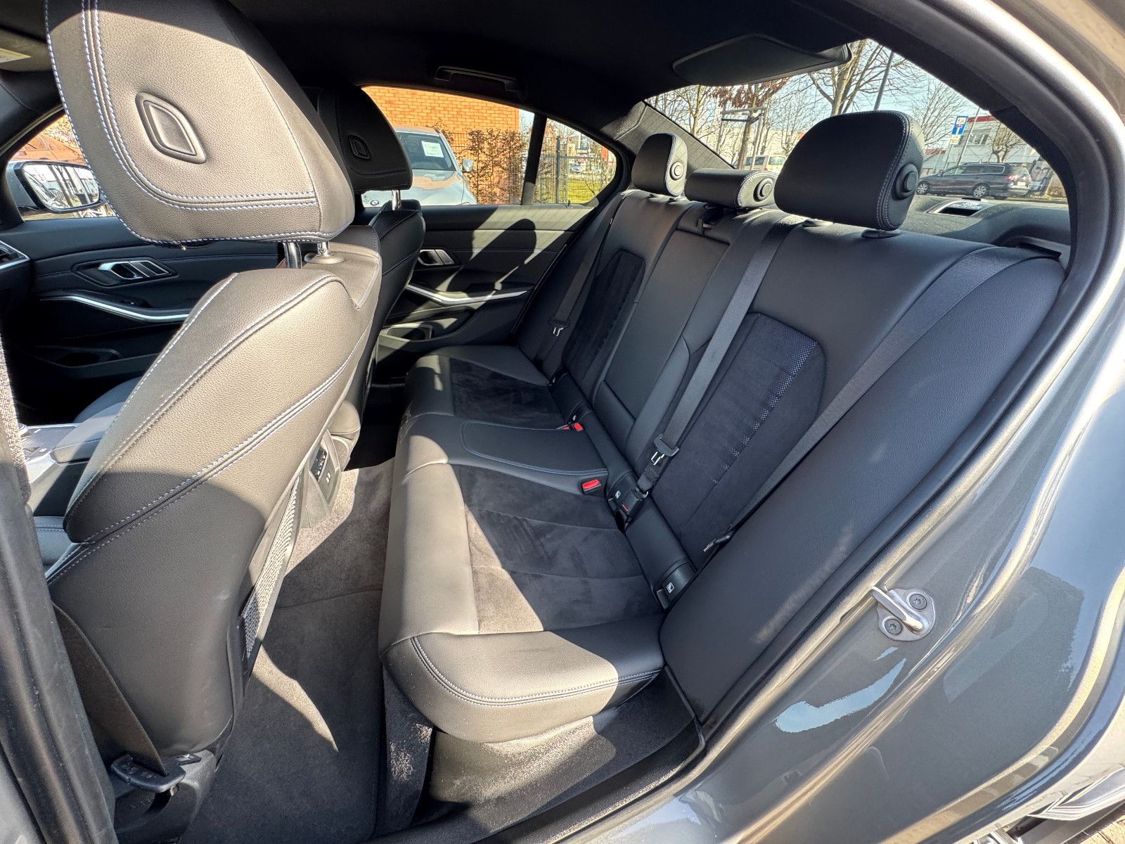 BMW 330 i M Sport*Kamera*Lenkradheizung*HIFI*AHK foto 18