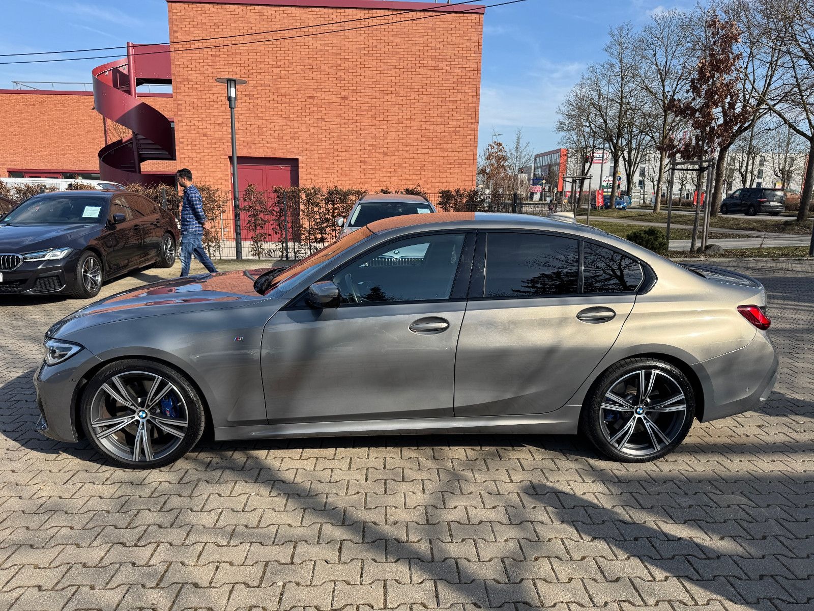 BMW 330 i M Sport*Kamera*Lenkradheizung*HIFI*AHK foto 7