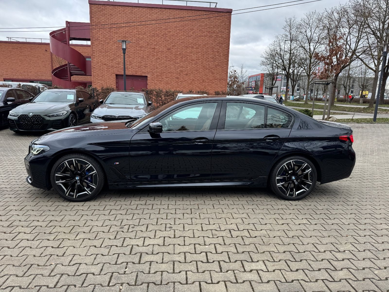 BMW 530d A M-Sport*Massage*Laser*Memory*HuD*Glasdach foto 2