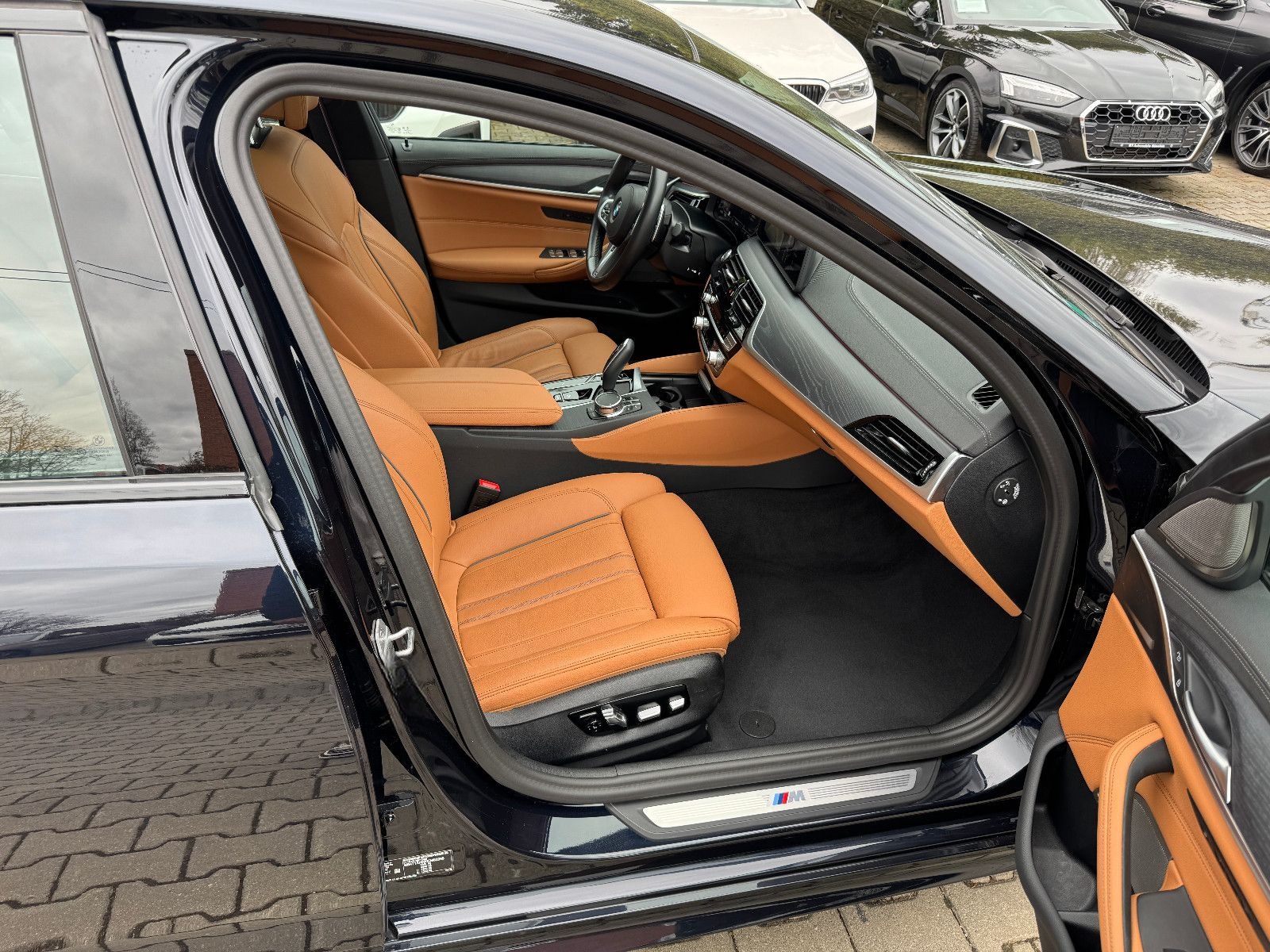 BMW 530d A M-Sport*Massage*Laser*Memory*HuD*Glasdach foto 14