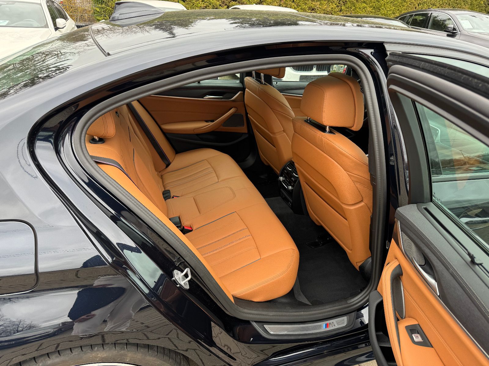 BMW 530d A M-Sport*Massage*Laser*Memory*HuD*Glasdach foto 16