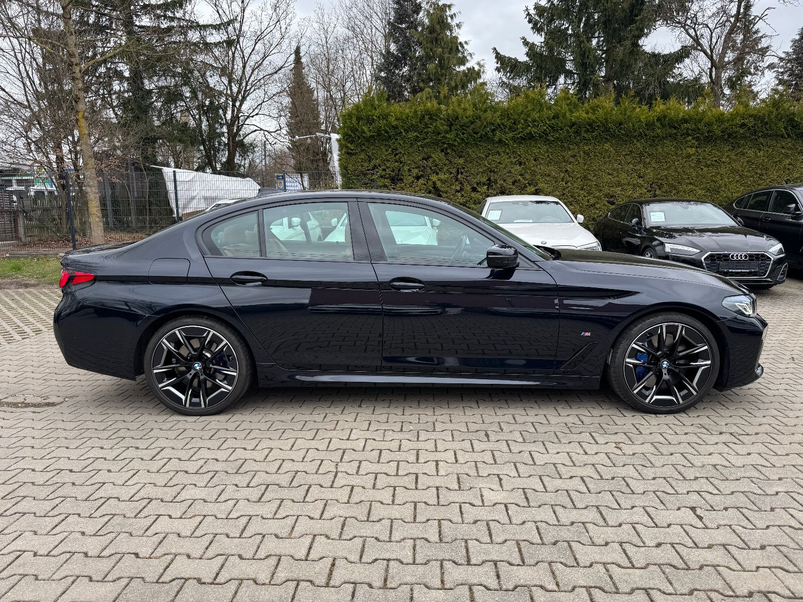 BMW 530d A M-Sport*Massage*Laser*Memory*HuD*Glasdach foto 6