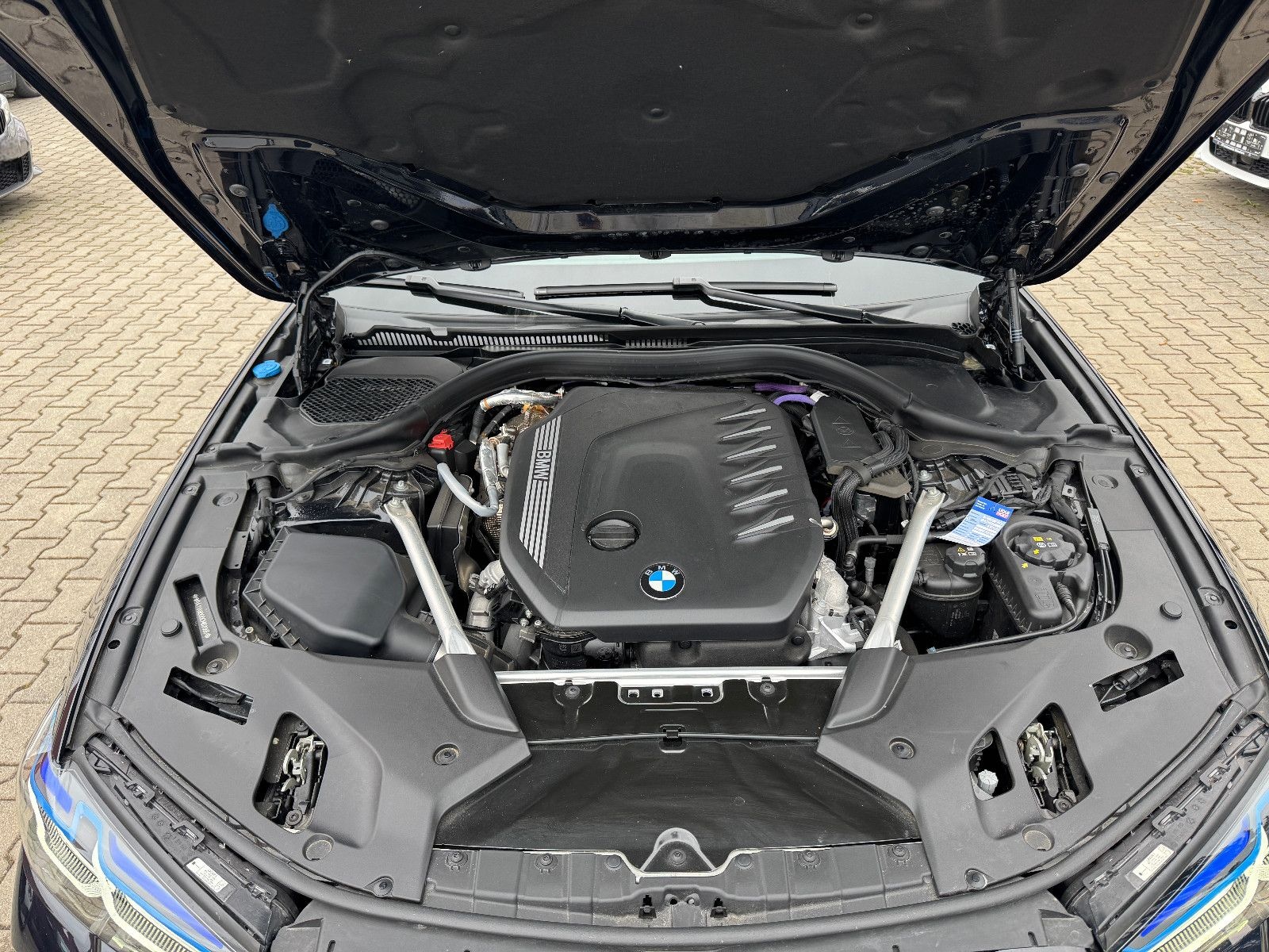 BMW 530d A M-Sport*Massage*Laser*Memory*HuD*Glasdach foto 10