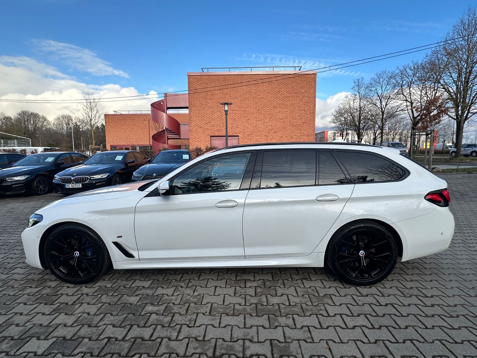 BMW 530d T M-Sport*Laser*Pano*M-Sitze*Standhz*HeadUp foto 2