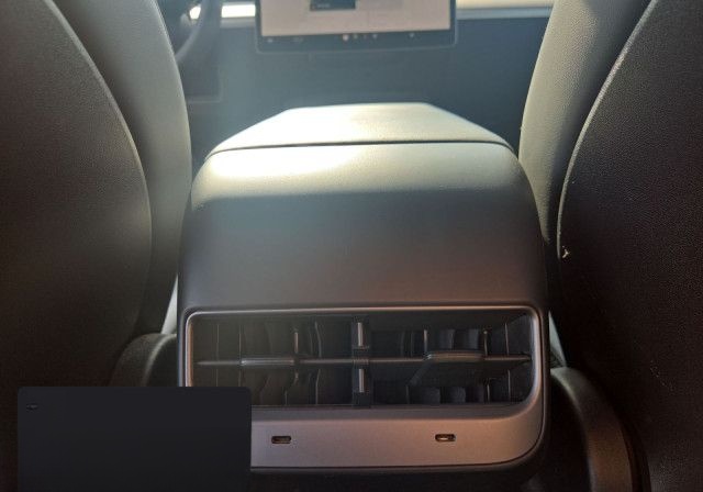Tesla Model Y Long Range AWD foto 13