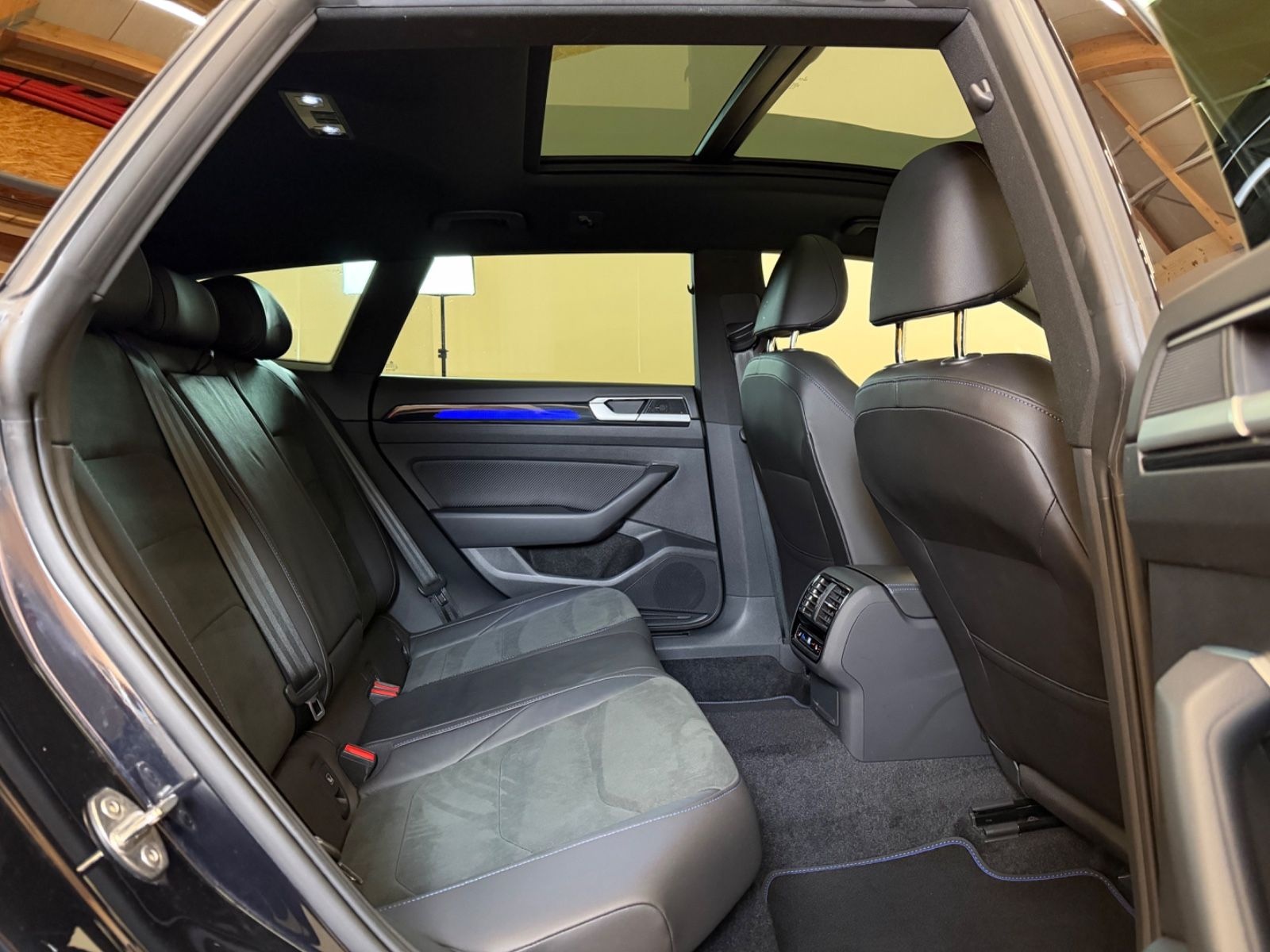 Volkswagen Arteon SB R 4M/LED/PANO/AHK/R-KAM/4xSHZ/ACC/NAVI foto 21