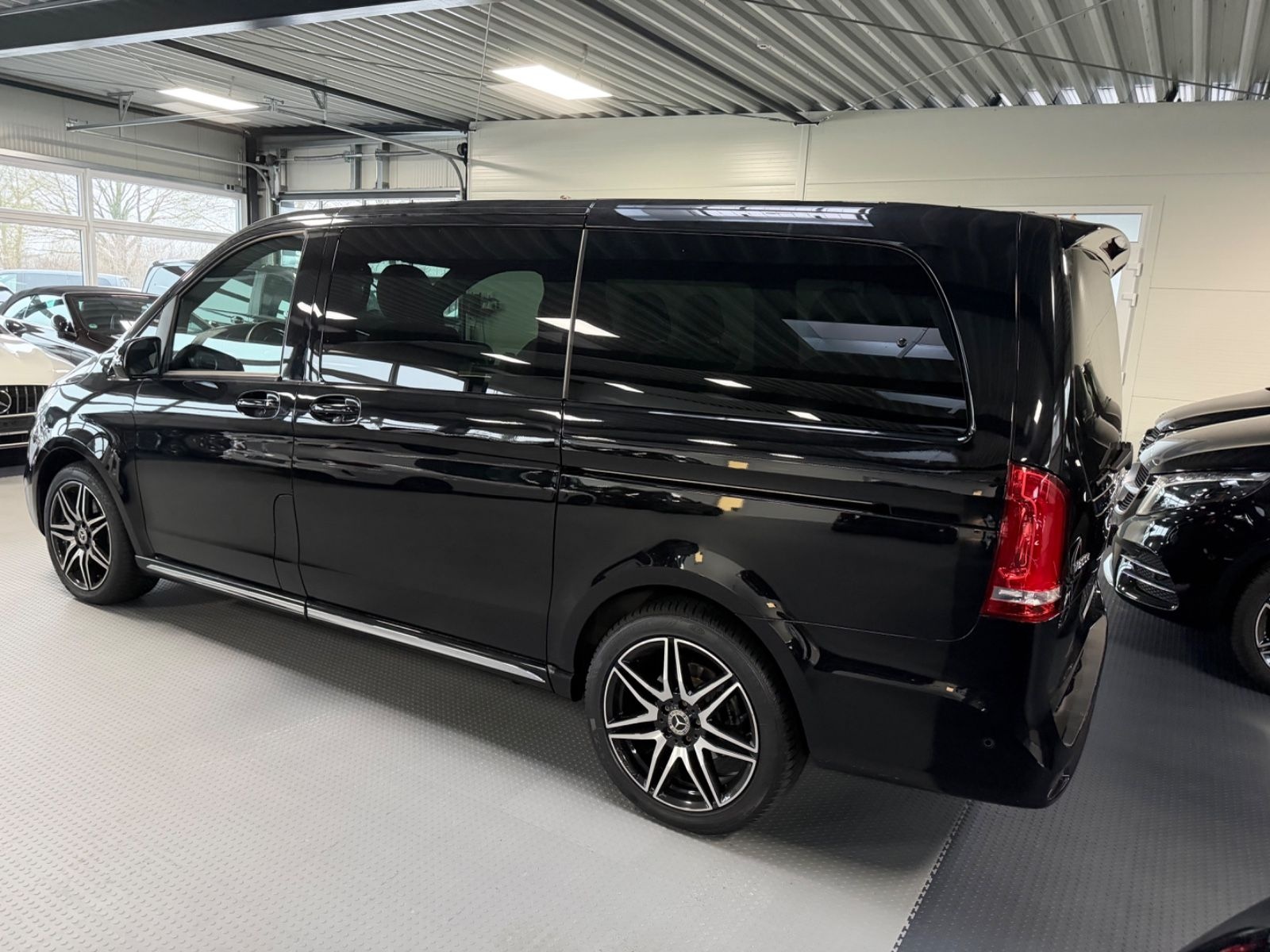 Mercedes-Benz V300d 4M Lang AMG - 8S-ACC-2xEl.Tür-Pano-RFK-19Z foto 2