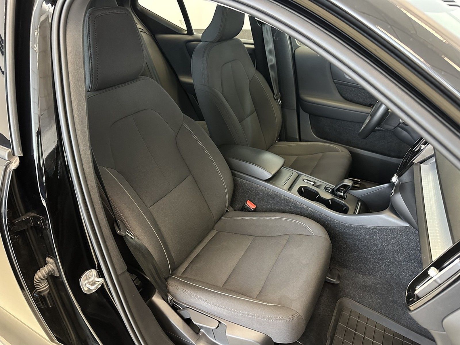 Volvo XC40 B4 Momentum Pro AWD LED Navi Kamera foto 9