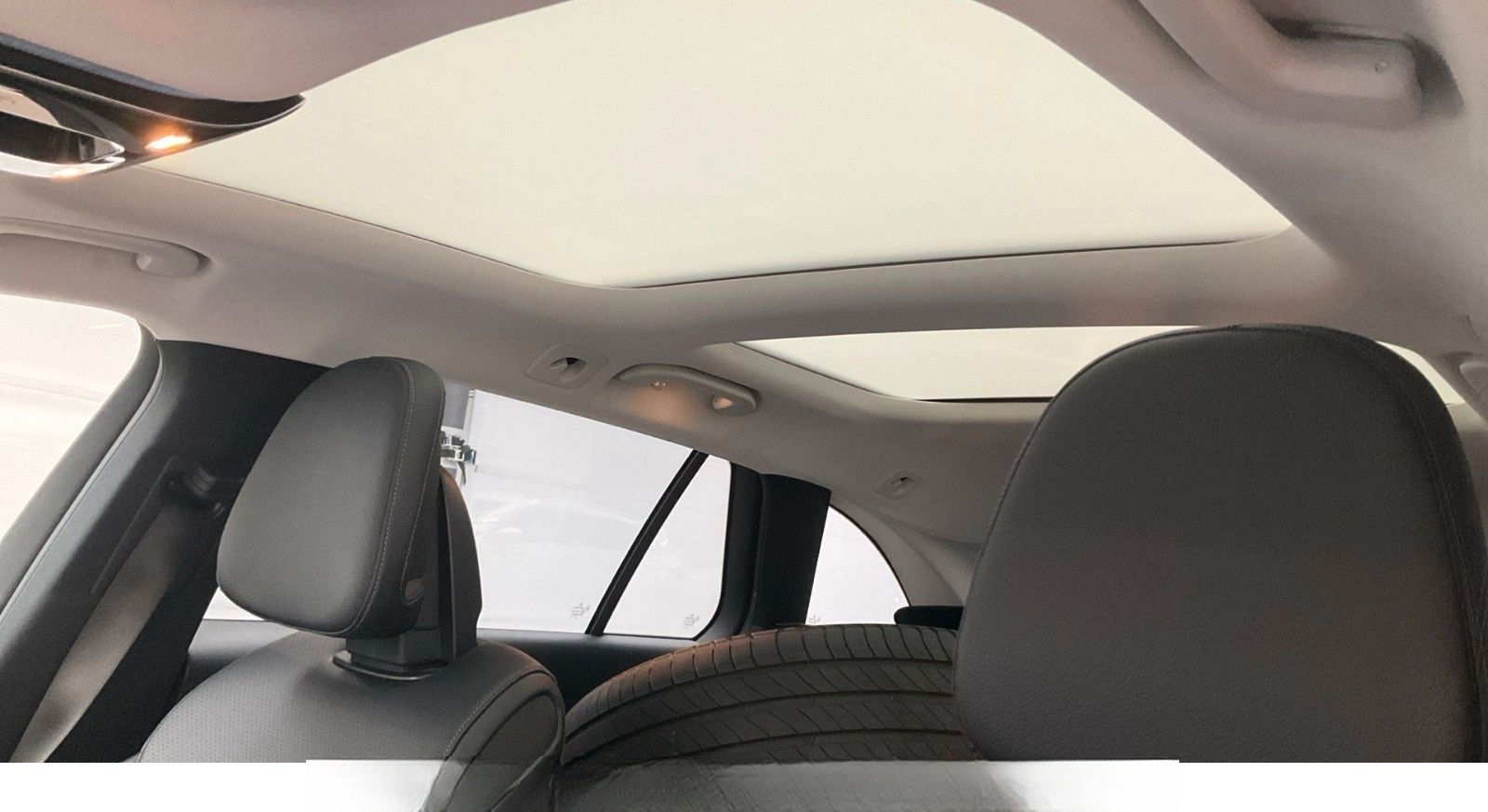 Mercedes-Benz C 300 e Avantgarde|Distronic+|HUD|Pano|Kam|Leder foto 13